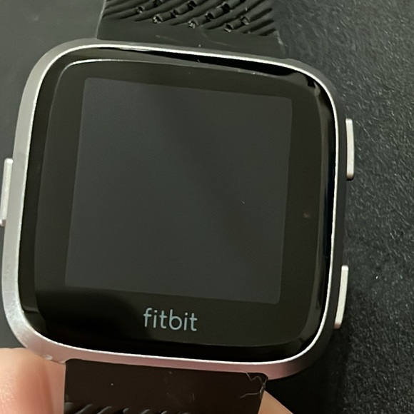 Fitbit Versa Heath & Fitness Smart Watch - Picture 10 of 15